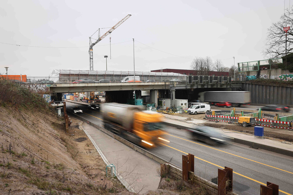 Wegen Bauarbeiten am Elbtunnel kommt es am Sonnabend zu Verkehrsbeeinträchtigungen auf der A7 in Fahrtrichtung Flensburg.
