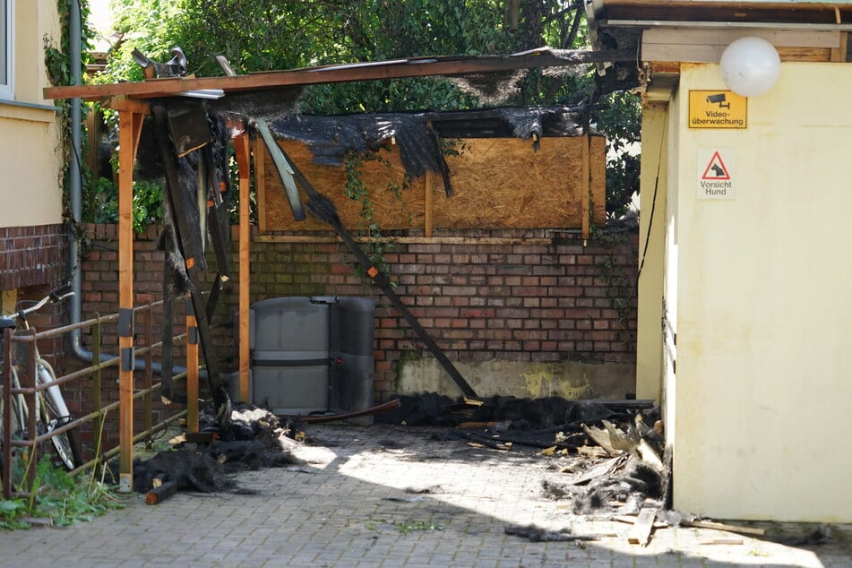 Von dem Carport in Lindenthal blieb nicht mehr viel übrig.