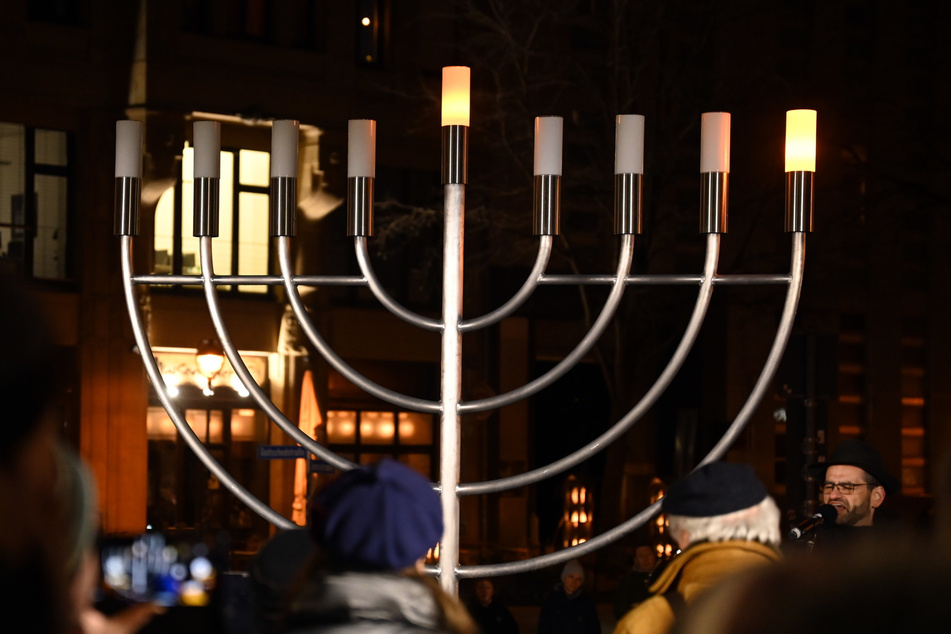 Der neunarmige Leuchter steht sinnbildlich für das Judentum, über dessen gelebten Alltag das Symposium diskutieren will.