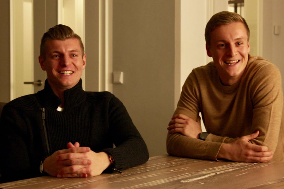 Toni Kroos (l.) hatte beim Dreh mit seinem Bruder Felix viel Spaß.