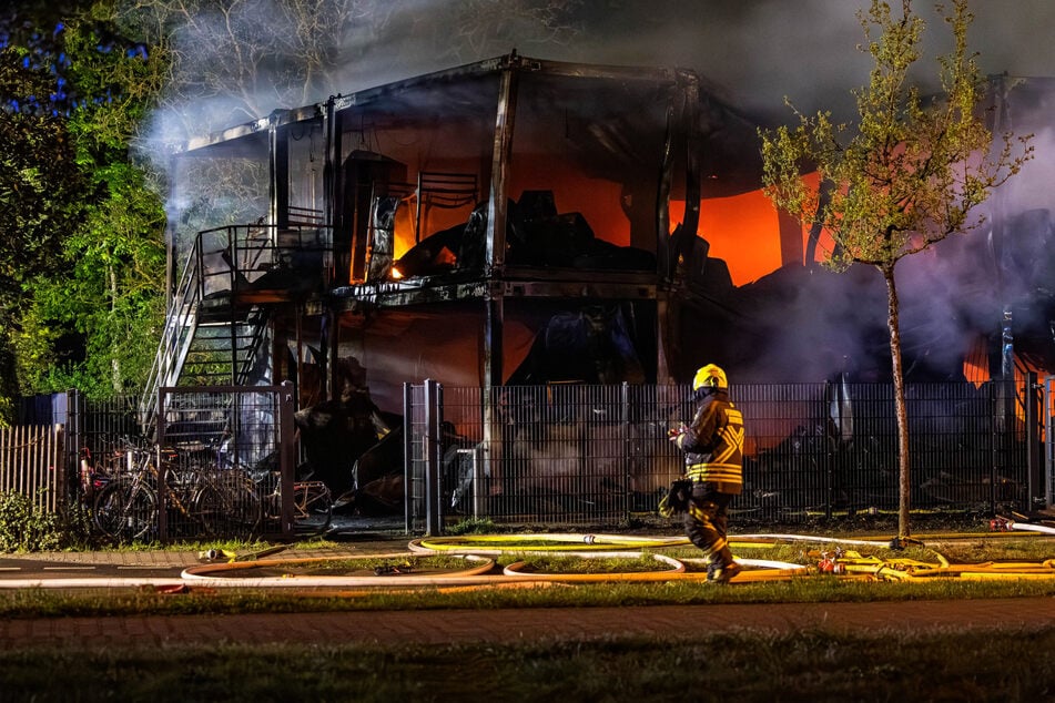 Südhessen: Toter nach Großbrand in Flüchtlingsunterkunft entdeckt