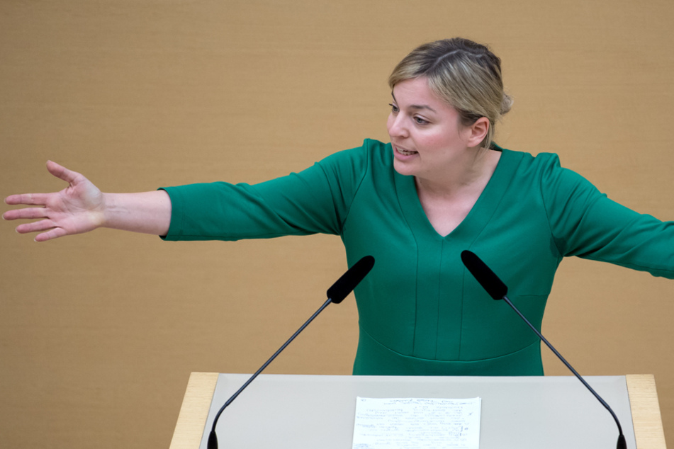 Die Grünen-Fraktionsvorsitzende in Bayern, Katharina Schulze, fordert konkrete Maßnahmen gegen Rechtsextremismus. (Archivbild