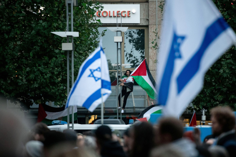 NRW-Landesregierung mit Knallhart-Forderung: Müssen Israel-Gegner bald draußen bleiben?