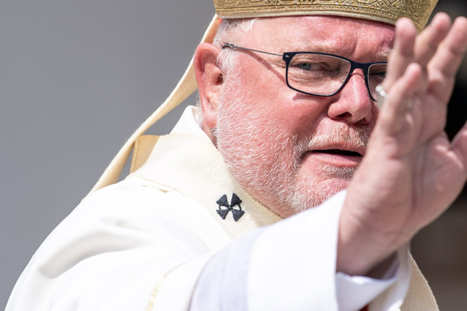 Kardinal Reinhard Marx (67) hat zu Weihnachten auf die Verbundenheit untereinander und mit Gott auch in Corona-Zeiten hingewiesen.