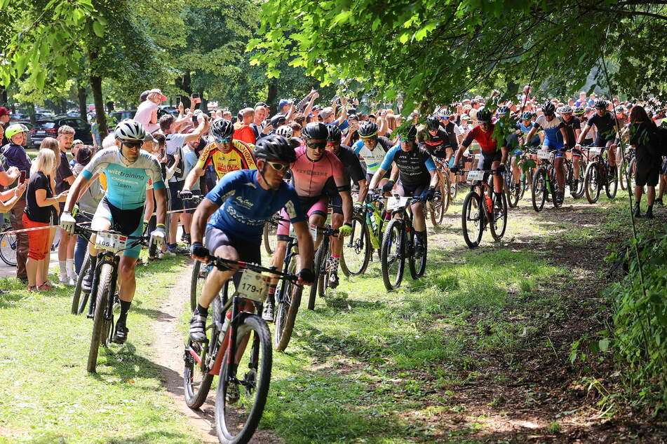 Mehr als 1000 Teilnehmer gingen auf Rundenjagd beim harten Radrennen Heavy24 in Rabenstein.