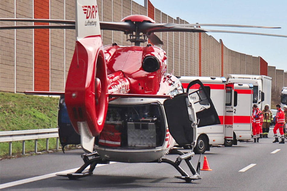 Ein Rettungshubschrauber ist auf der Autobahn gelandet. (Symbolfoto)