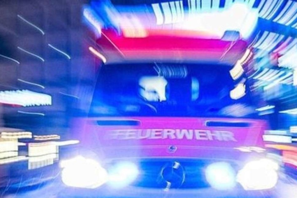 Die Frau flüchtete aus ihrer Wohnung und alarmierte die Feuerwehr (Symbolbild).
