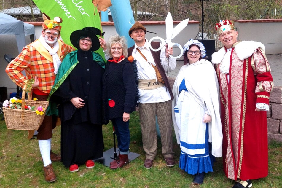 Familie Osterhase und ihre Gäste eröffnen die Saison an der Talsperre Kriebstein.