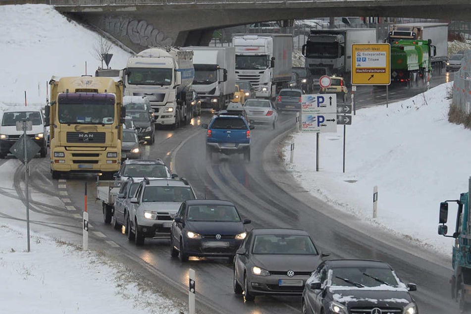 In und um Stuttgart hat Neuschnee für erhebliche Beeinträchtigungen im Berufsverkehr gesorgt. (Archivbild)