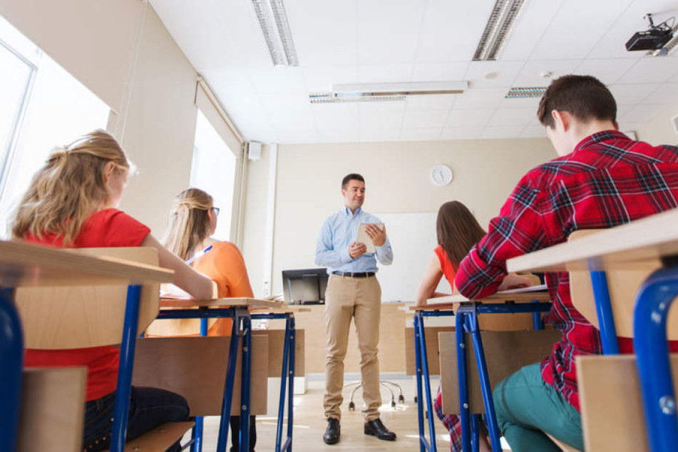 Weil er beten statt lernen wollte, wurde ein Schüler (17) aus der Klasse geworfen. (Symbolbild)
