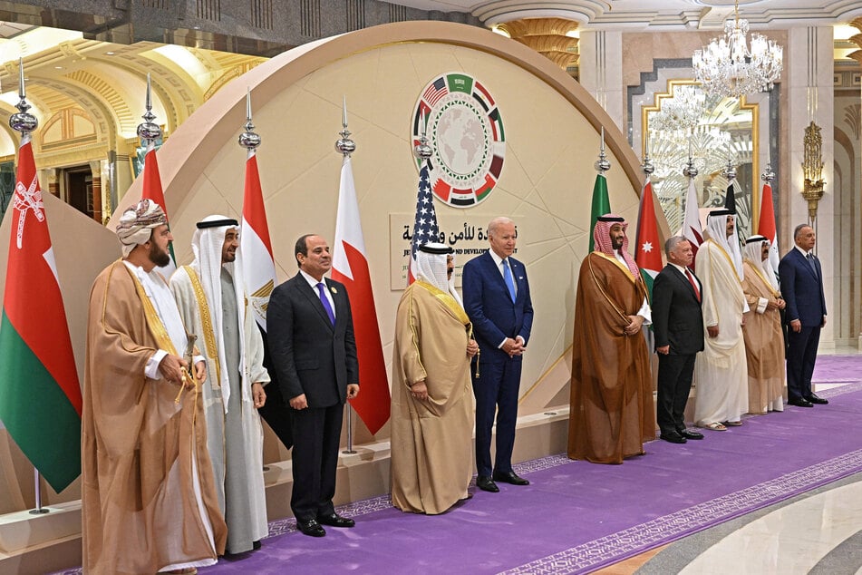 US President Joe Biden (5th from l.) alongside leaders of the GCC+3 alliance in Jeddah, Saudi Arabia.