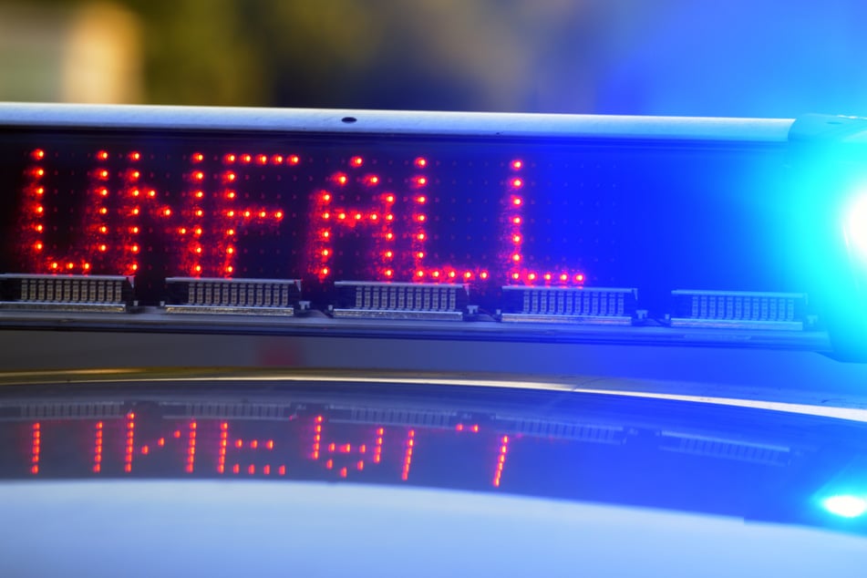 Die Polizei sperrte die A9 bei Triptis für die Dauer der Unfallaufnahme für etwa drei Stunden komplett ab. (Symbolbild)