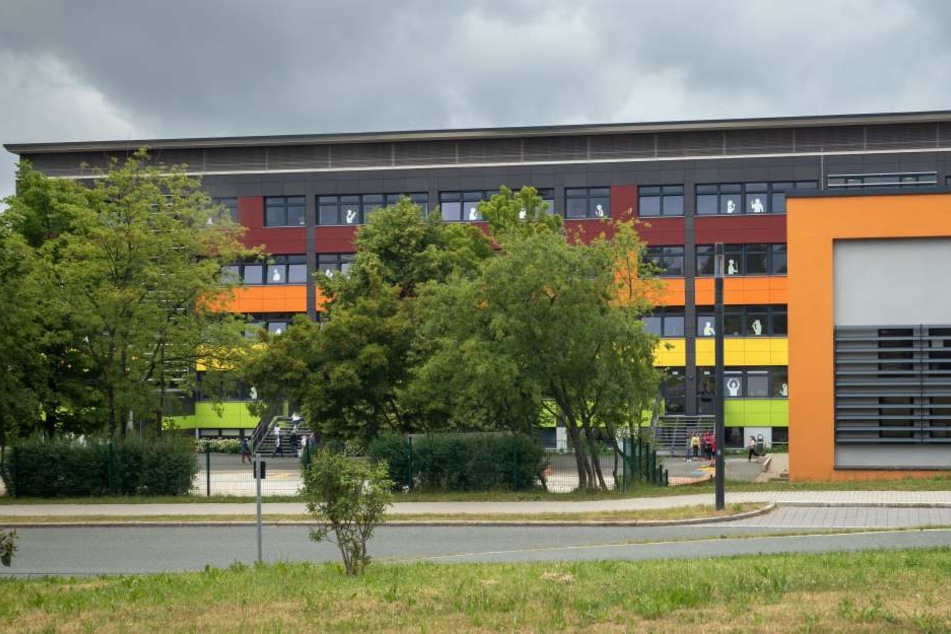 An dieser Schule im Erzgebirge arbeitete der Mann als Lehrer, später als Direktor.