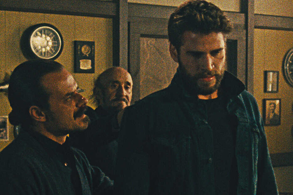 Die Qualität der Filmfotos entspricht leider der von "KIllerman": Auch der unscharfe Liam Hemsworth (r.) kann den schlechten Rachethriller nicht retten.