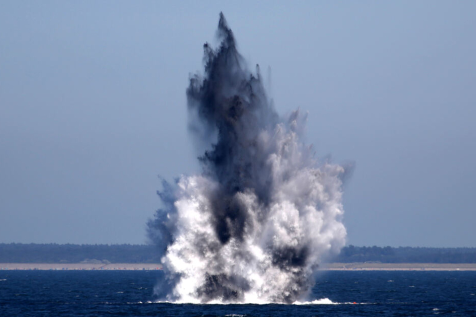 In der Ostsee vor Mecklenburg-Vorpommern wurden 2013 bereits zwei Wasserbomben aus dem Zweiten Weltkrieg gezielt gesprengt.