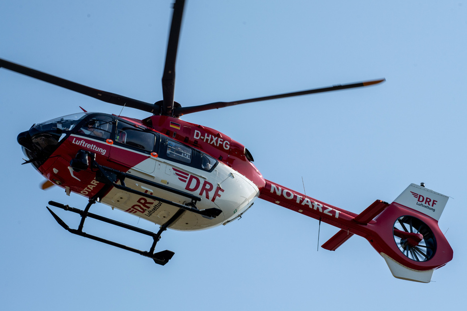 Ein Rettungshubschrauber brachte den Jungen nach dem Unfall ins Uniklinikum Salzburg.