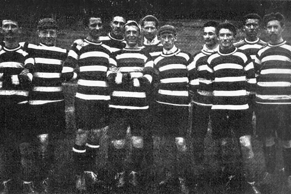 Dieses Foto zeigt die Mannschaft von 1904.