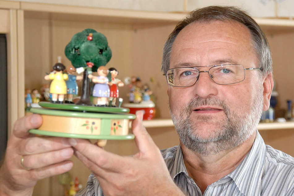 Verbandsgeschäftsführer Dieter Uhlmann nennt Rauchfilter in der Volkskunst "groben Unfug".
