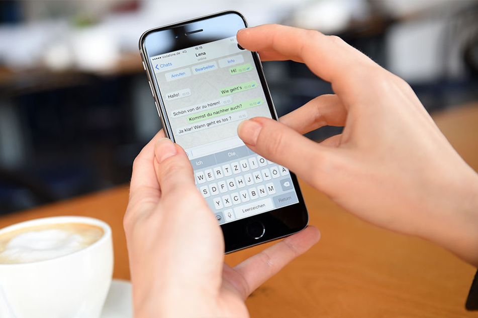 Hell oder dunkel: Bald könnten WhatsApp-Nutzer die Wahl haben.