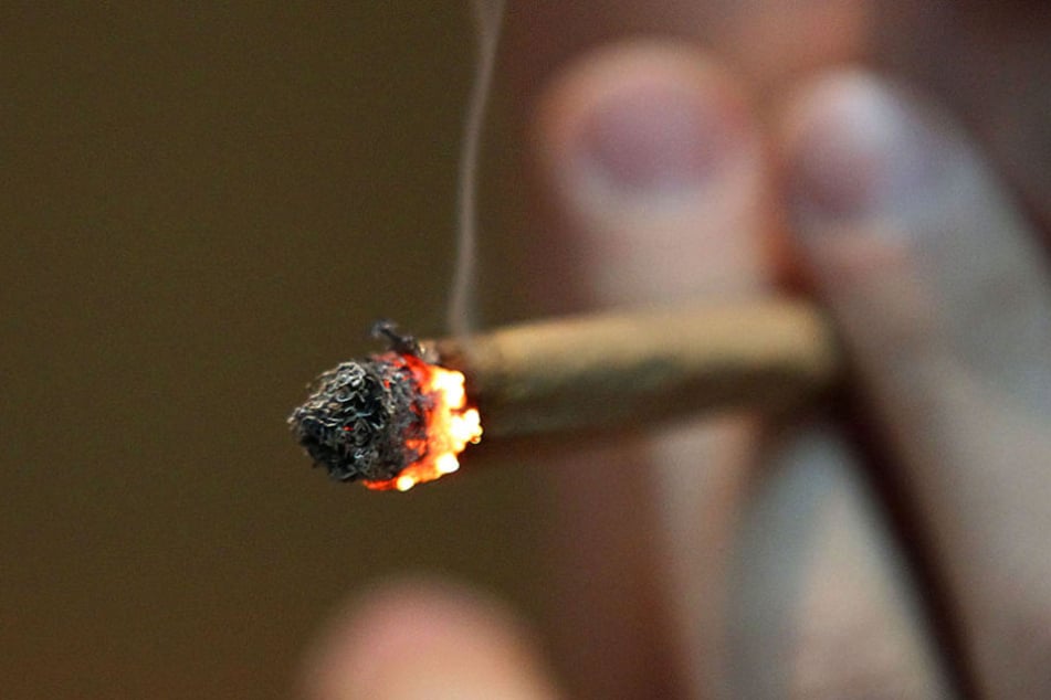 In dem Lokal wurde am helllichten Tag mit Marihuana und Haschisch gedealt. (Symbolbild)