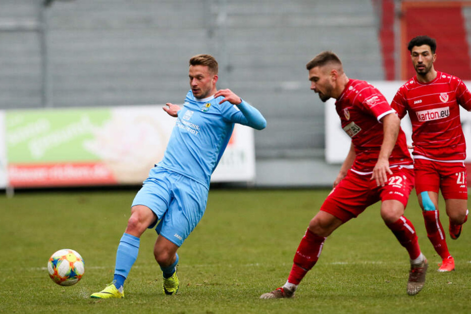 Maximilian Oesterhelweg (l., hier im Test gegen Cottbus) spielt beim CFC zur Probe vor.