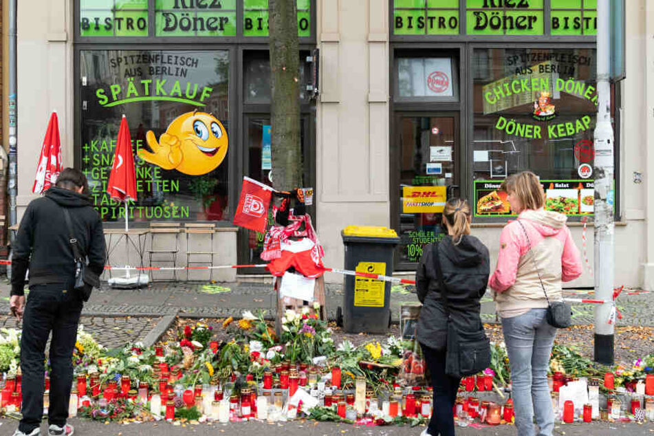 In Halle trauern Passanten um den im Döner-Imbiss getöteten HFC-Fan Kevin S.
