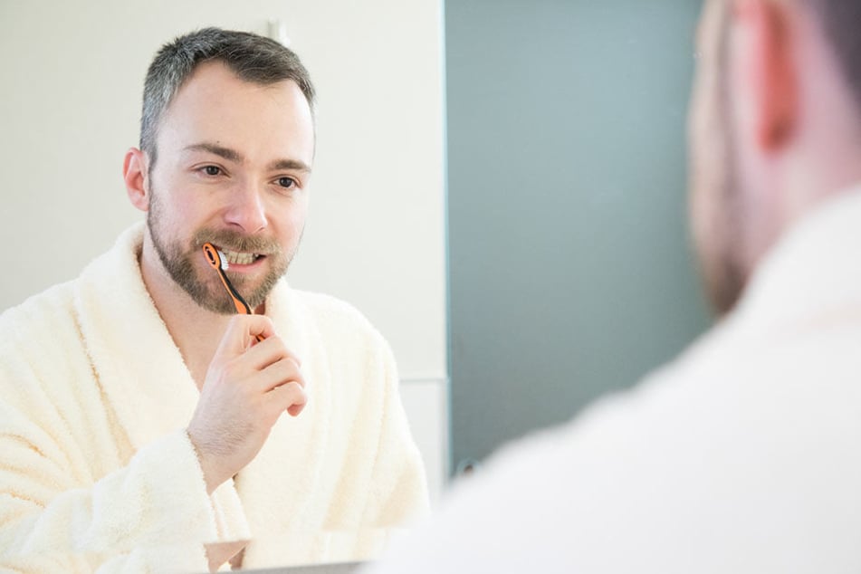 Zweimal täglich gründlich putzen genügt.
