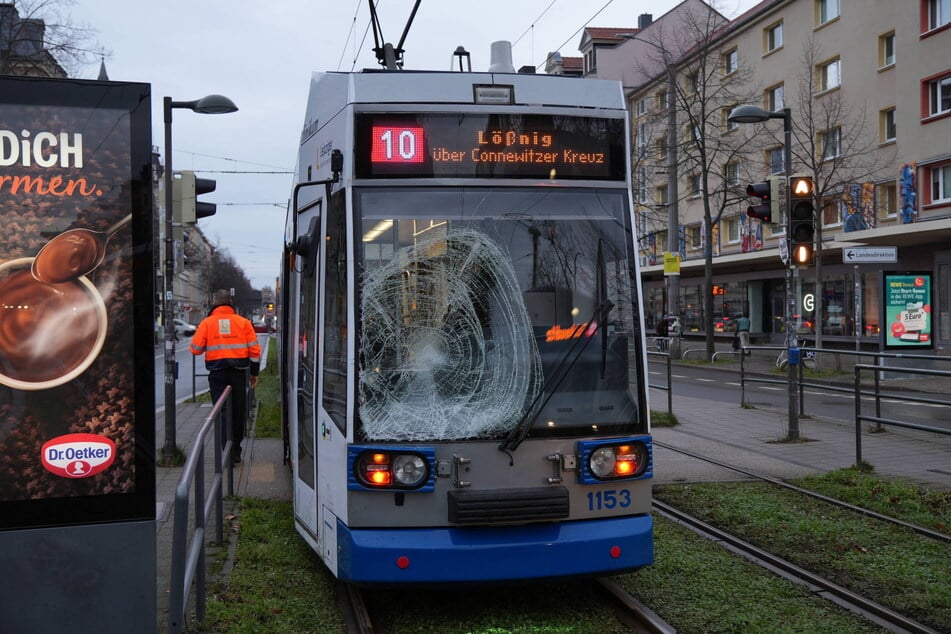 Die Straßenbahnlinie 10 erfasste eine Radfahrerin auf der Karli.