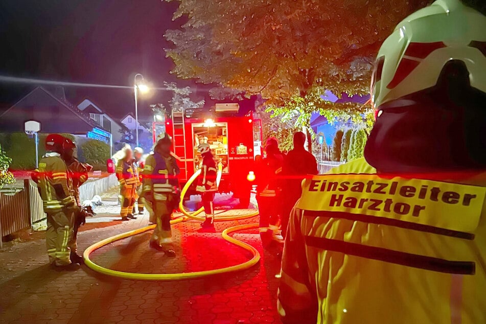 Ein Mann (65) ist nach einem Feuer in einem Einfamilienhaus in Harztor ums Leben gekommen.