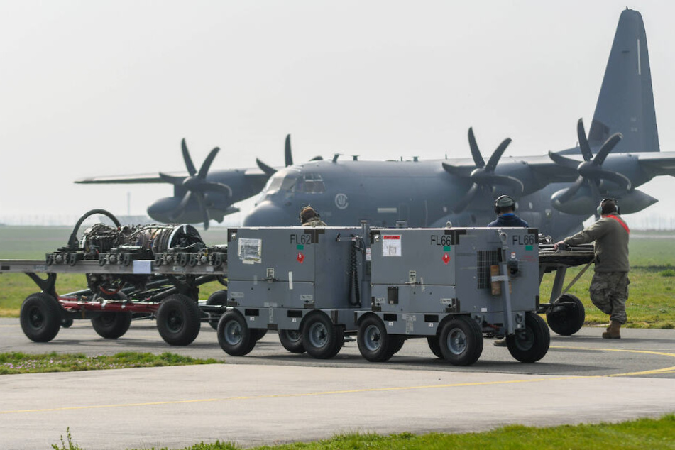 Mit einem amerikanischen Frachtflugzeug wurden die neuen Teile angeliefert.
