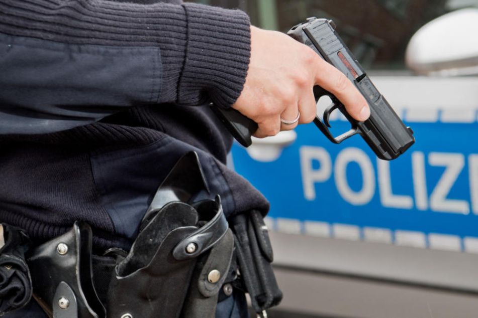 Bei der Durchsuchung seiner Wohnung stellten die Ermittler Beweisstücke sicher. (Symbolfoto)