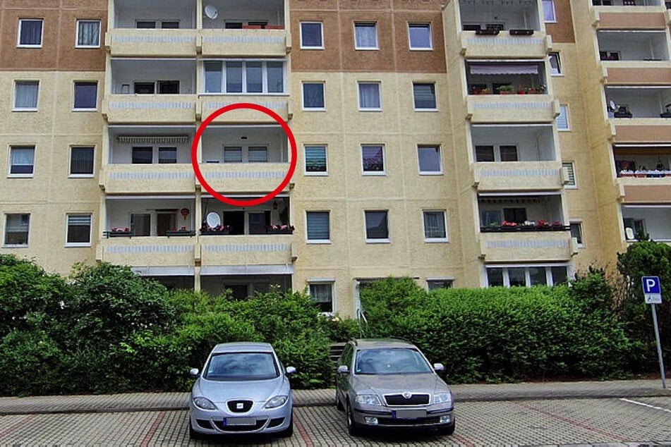 Im Wohnzimmer ihrer Vierraumwohnung (Kreis) in diesem Paunsdorfer Plattenbau wurde Jessica S. (†30) am 21. Mai ermordet.