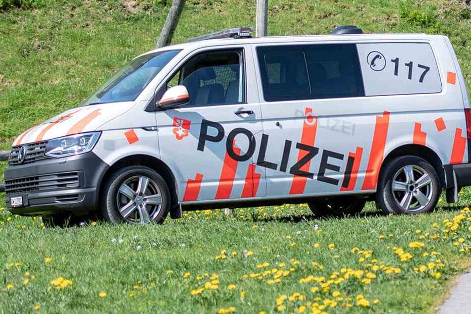 Die Polizei fand die Leiche vor Ort (Symbolbild).