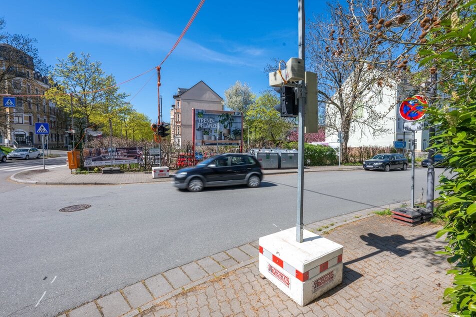 Von der Weststraße bis Bodelschwinghstraße gilt ein beidseitiges Halteverbot aufgrund der notwendigen mobilen Ampel.