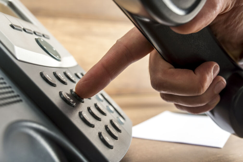 Die Polizei hörte am Telefon mit. (Symbolbild)