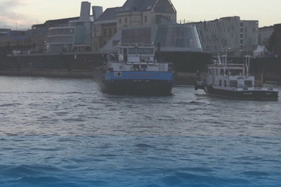 Der Tankschubleichter konnte bereits befreit werden.