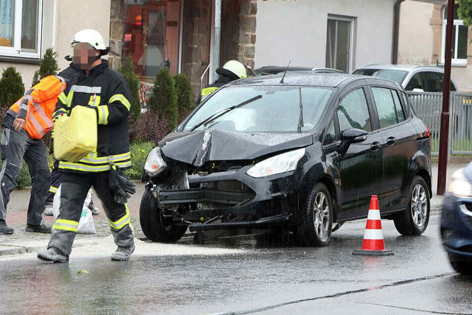 Die Fahrerin des Ford wurde bei dem Unfall leicht verletzt.