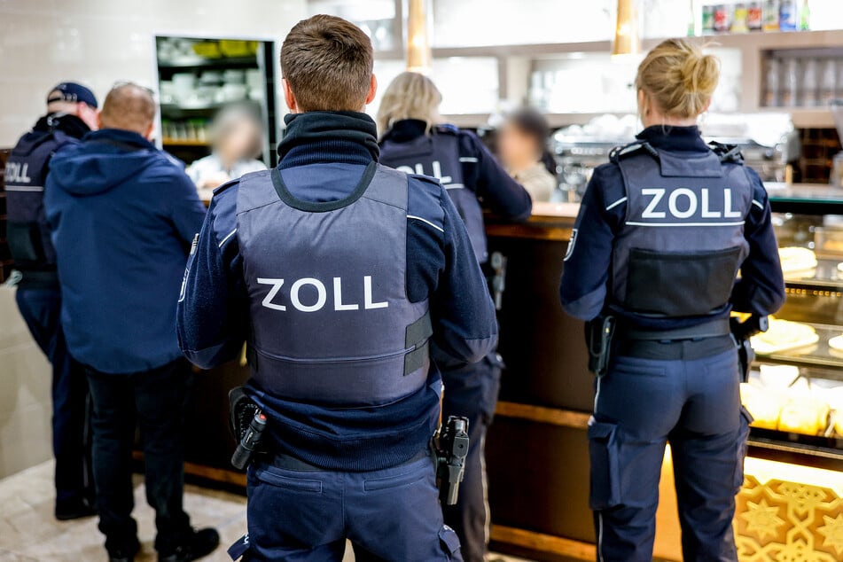 Bundesweite Zollkontrollen: 22 Verdachtsfälle in Krefeld