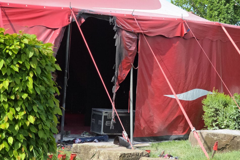 In diesem Zirkuszelt war am Donnerstagvormittag ein Feuer ausgebrochen. Über 100 Kinder waren vor Ort.