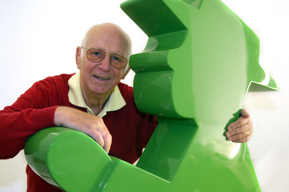 Der Verkehrspsychologe und Erfinder des Ost-Ampelmännchens, Karl Peglau (†82), verstarb 2009. (Archivbild)