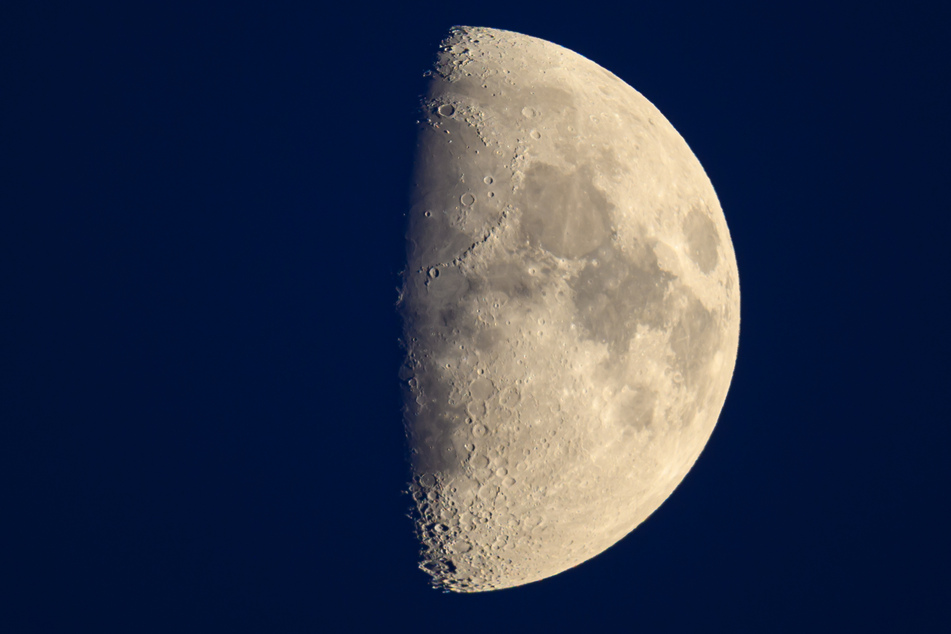 Die beiden Mondlander sollen den Mond erforschen und Proben sammeln.