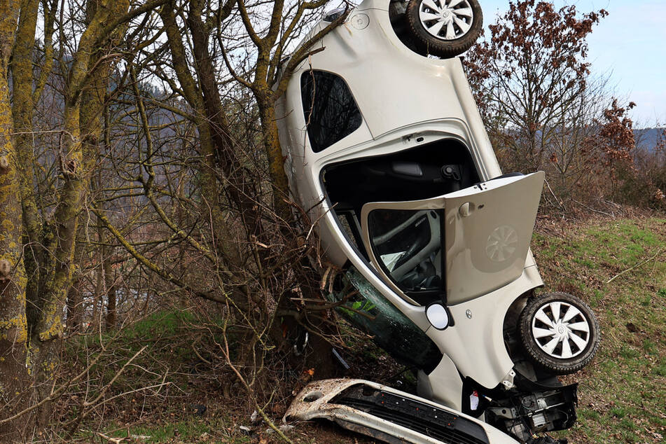Der Toyota der 18-Jährigen war nach dem Unfall nur noch Schrott wert.