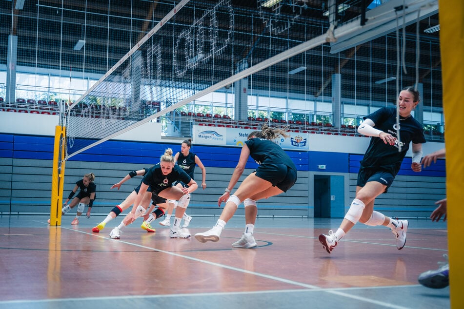 Fast vier Wochen lang schuften die DSC-Mädels schon zusammen in der Margon Arena - am heutigen Freitag steht für sie das erste Testspiel an.