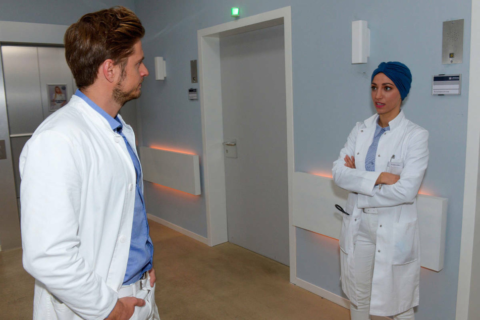 Nazan berichtet Philip von ihrem Verdacht gegen Laura.