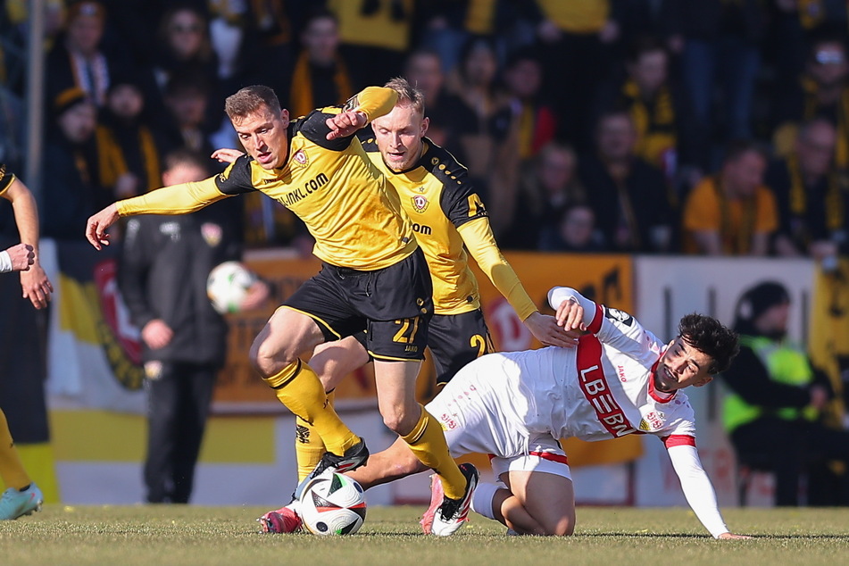 Niklas Hauptmann (28, l., gegen Laurin Ulrich) war einer der wenigen Dresdner, die sich auch mal einen zweiten Ball angelten.