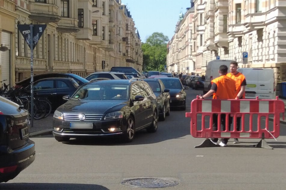 Kurz vor den Heimspielen dürfen nur Berechtigte in den Sperrkreis einfahren, um ein Verkehrschaos zu verhindern. (Archivfoto)