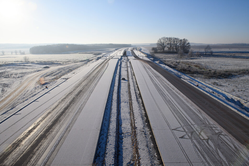 Schon seit dem Jahr 2011 wird auf der A14 zwischen den Autobahnkreuzen Magdeburg und Schwerin gebaut.