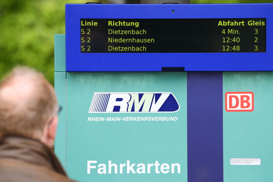 Ein Fahrkartenautomat des Rhein-Main-Verkehrsbundes (RMV/Symbolbild).