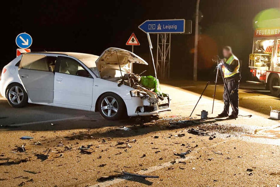 Der Audi fing Feuer, die Fahrerin wurde verletzt.