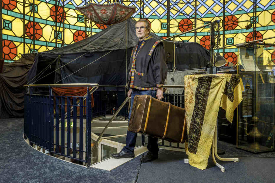 Muss die Koffer packen: Märchen-Chef Rainer Petrovsky (70).